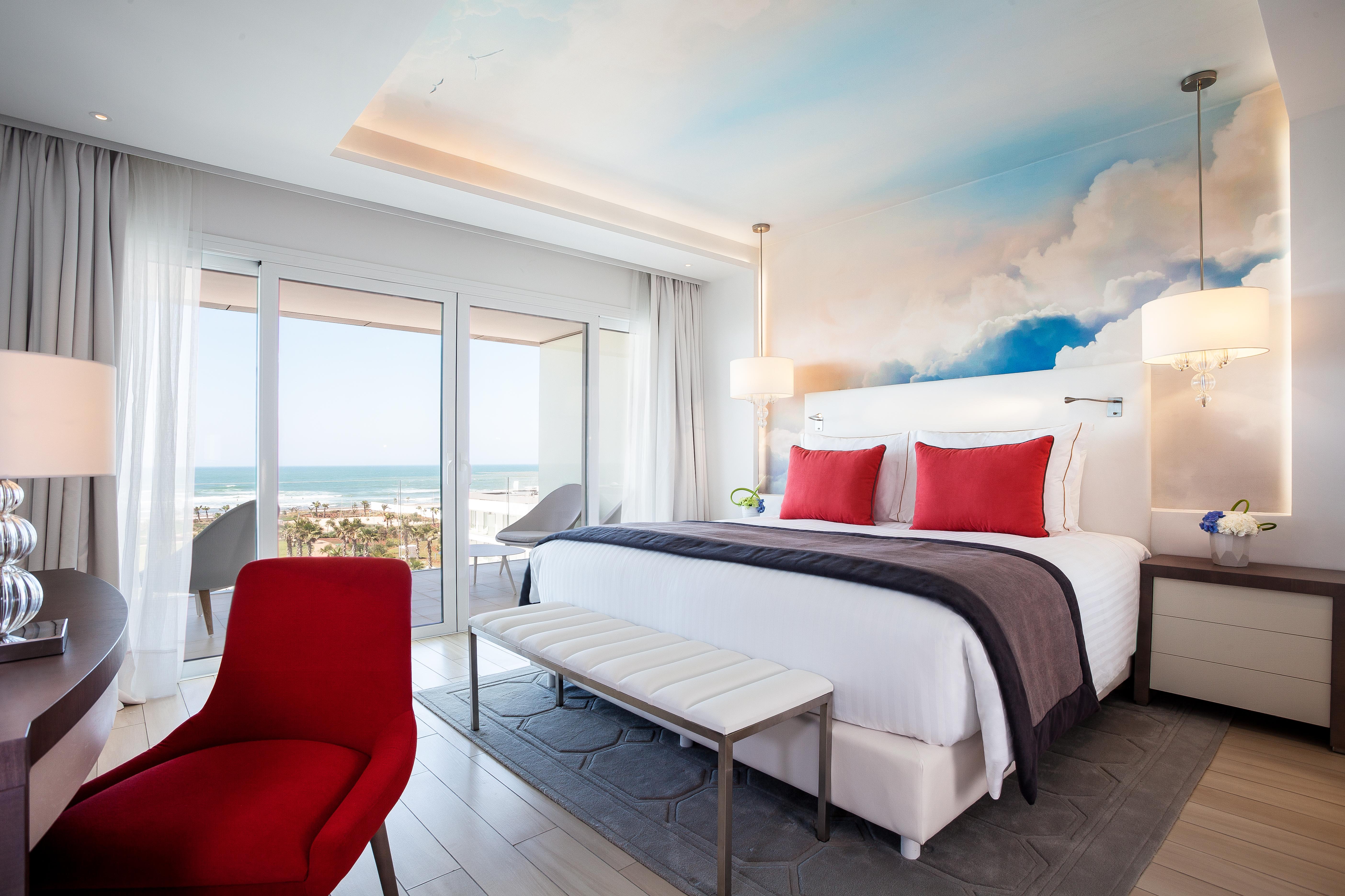 Hotel The View Bouznika Exteriér fotografie A bedroom at the Hilton Tel Aviv